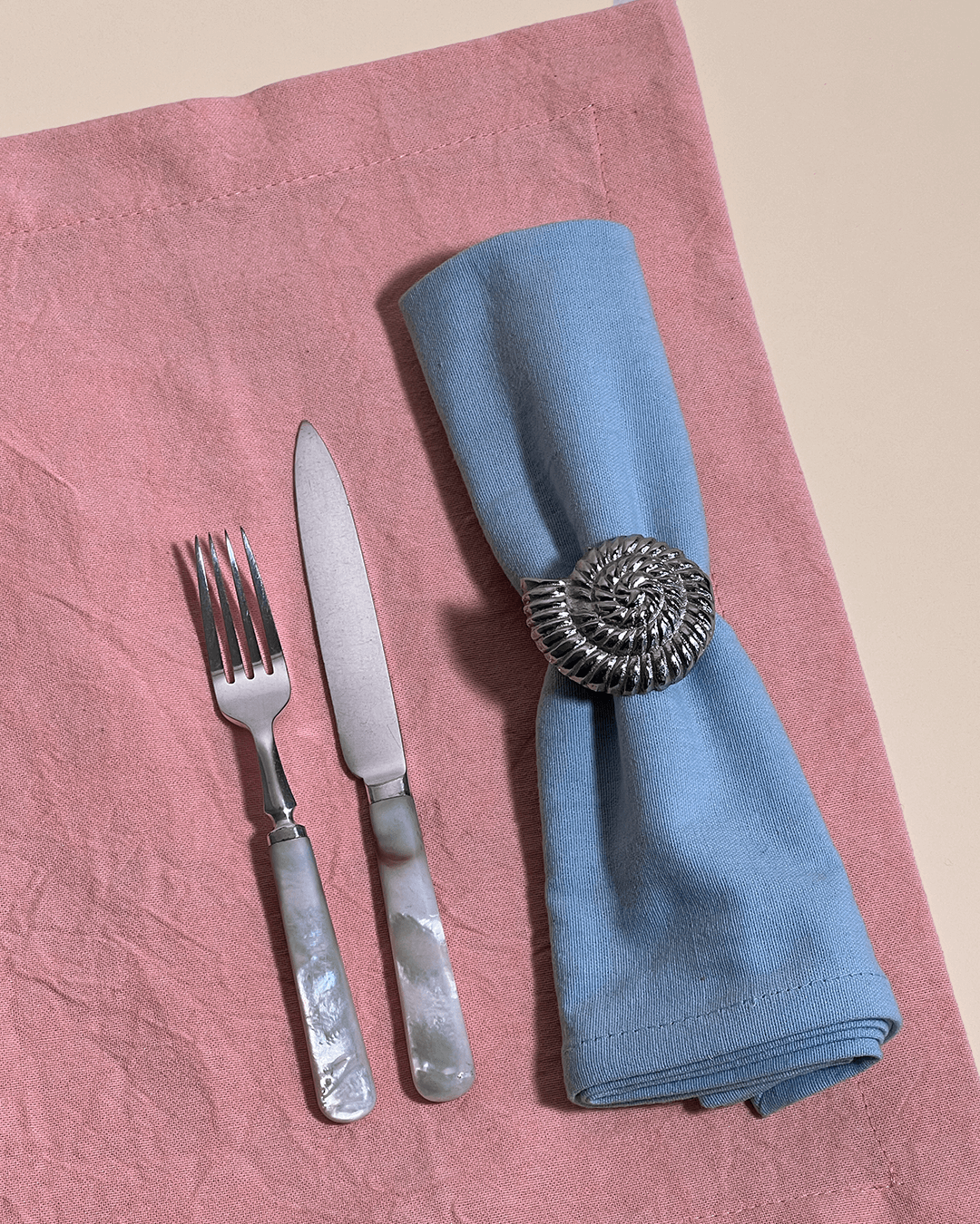 This cotton napkin comes in a set of 4, helps keep hands clean at all times. The whole tableware collection by Arles Studio is inspired by the idea of setting a fine table and sharing a meal with friends and family. The products are dyed by hand, keeping its natural texture and feel. The fabrics are made from 100% cotton and the soft and creamy pastel colors are spot on.  Our tip: mix and match with the Arles Studio placemats and tablecloths.