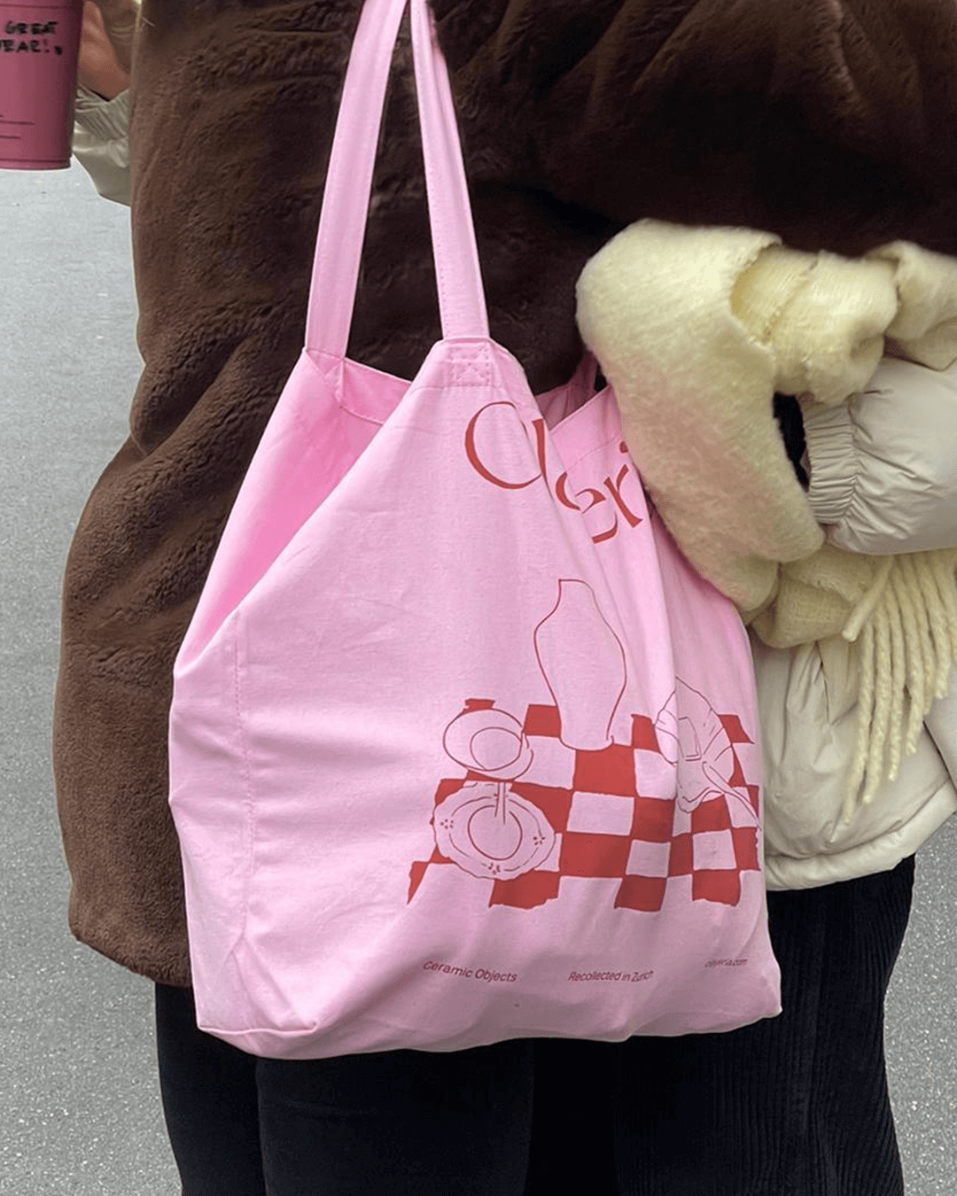 Clayeria Shopper made out of durable and thick cotton in rose and terracotta colored print.