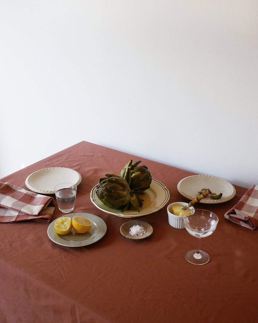 Midnatt’s tabletop collection is made of beautiful colors and quality fabrics, making any picnic, breakfast gathering or dinner party a highlight. The color "terra" combines terracotta with a perfect fusion of loveable earthy tones. The soft, organic cotton is made for durability and is easy to care for.