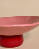 This handmade ceramic bowl by Atelier Borekull unites playfulness and simplicity. The organic, hand-formed shape and color combinations add a certain uniqueness to this decorative element. The „Marianne“ bowl makes fruits or a fancy salad look even better.