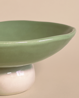 This handmade ceramic bowl by Atelier Borekull unites playfulness and simplicity. The organic, hand-formed shape and color combinations add a certain uniqueness to this decorative element. The „Marianne“ bowl makes fruits, a fancy salad or jewelry look even better.